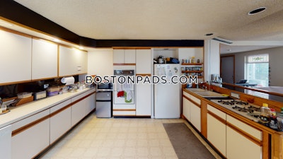 Medford 4 Beds 1 Bath  Tufts - $4,100