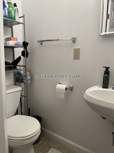 Brookline Quaint studio 1 Bath on Beacon St  Longwood Area - $1,895 No Fee