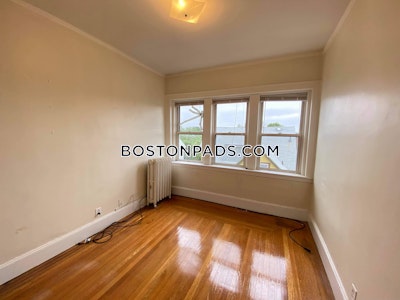 Somerville 1 Bed 1 Bath  Winter Hill - $2,150