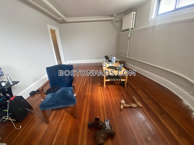 Brookline 1 Bed, 1 Bath Unit  Coolidge Corner - $2,600