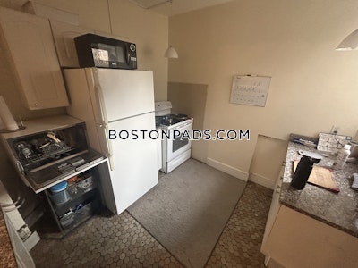 Brookline 3 Beds 1 Bath  Boston University - $4,900