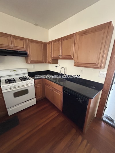 Medford 2 Beds 1 Bath  Tufts - $2,690